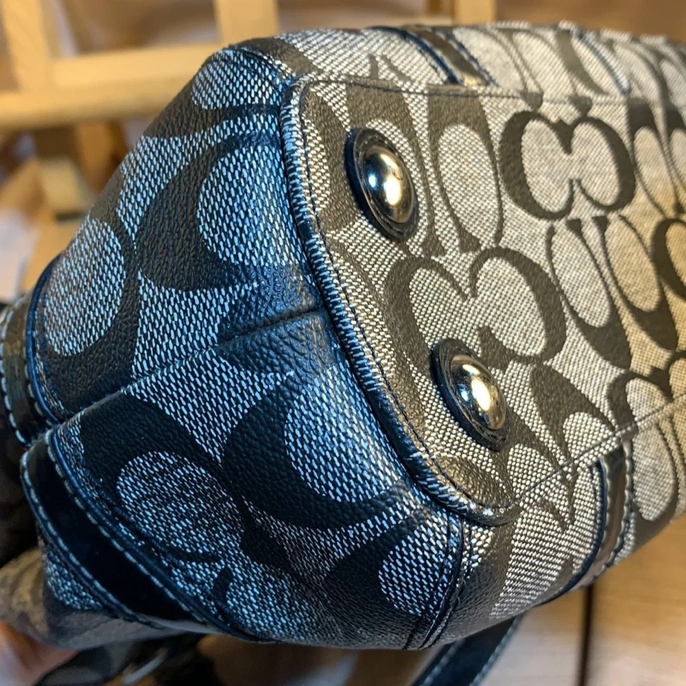 Coach almost NEW satchel/shoulder bag w/tag